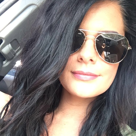 Meet your Posher, Beth - Picture 7 of 8